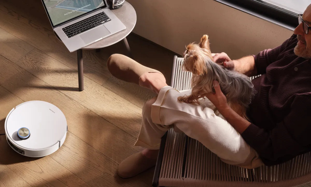Saugroboter erkennt und weicht automatisch Menschen und Haustieren aus