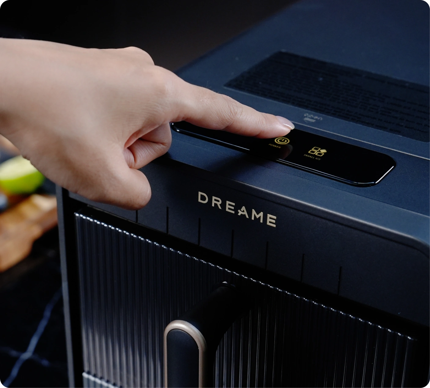 Der Dreame Aura Hohlkegel-Eisbereiter ist mit einem digitalen Touch-Bedienfeld ausgestattet, das die täglichen Einstellungen besonders intuitiv und komfortabel macht.