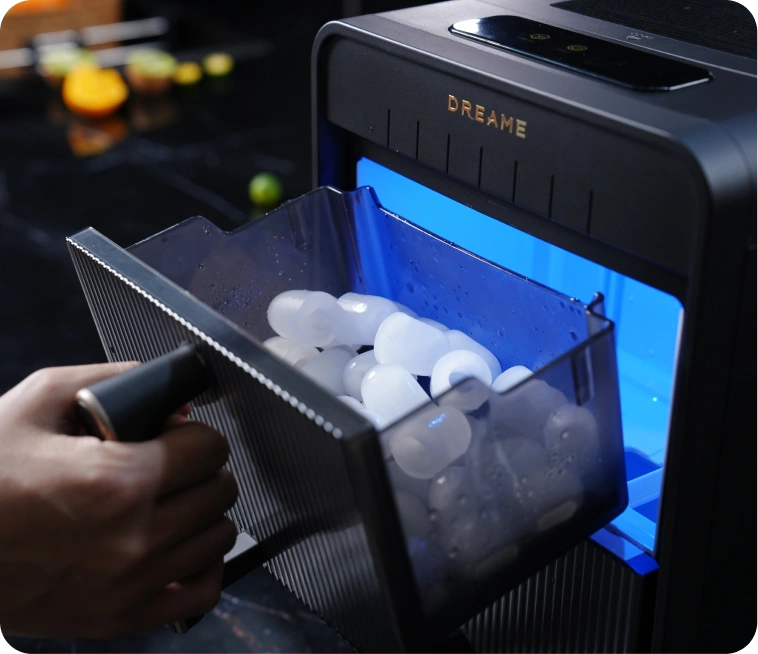 Der Dreame Aura Hohlkegel-Eisbereiter mit leicht zugänglichem Eisbereich ermöglicht mühelosen Zugriff auf frisches Hohlkegeleis.