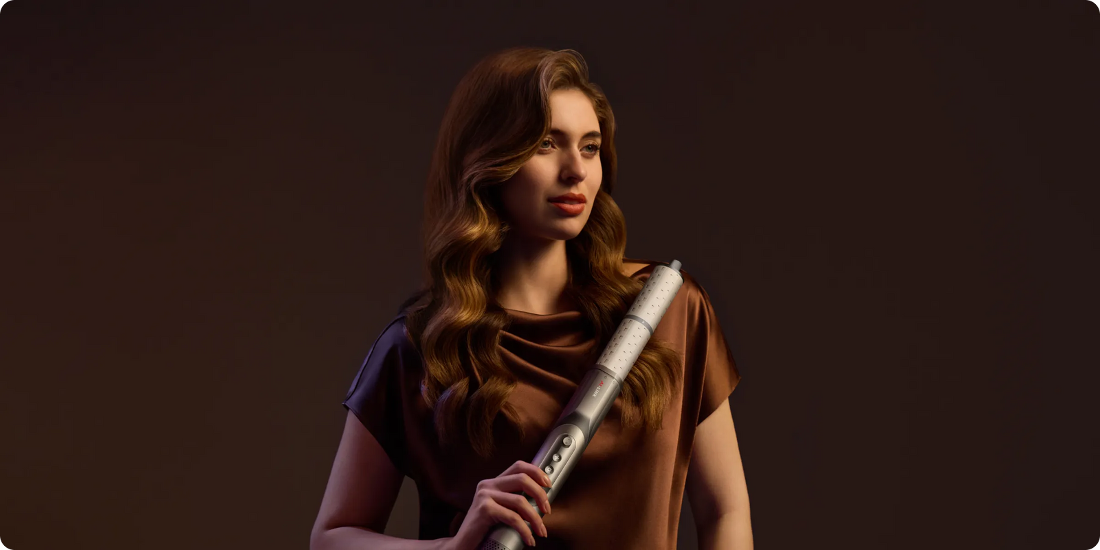 Dreame Dazzle-Haartrockner im Lockenmodus mit warmer und kalter Luft für geschmeidige, natürliche Wellen.