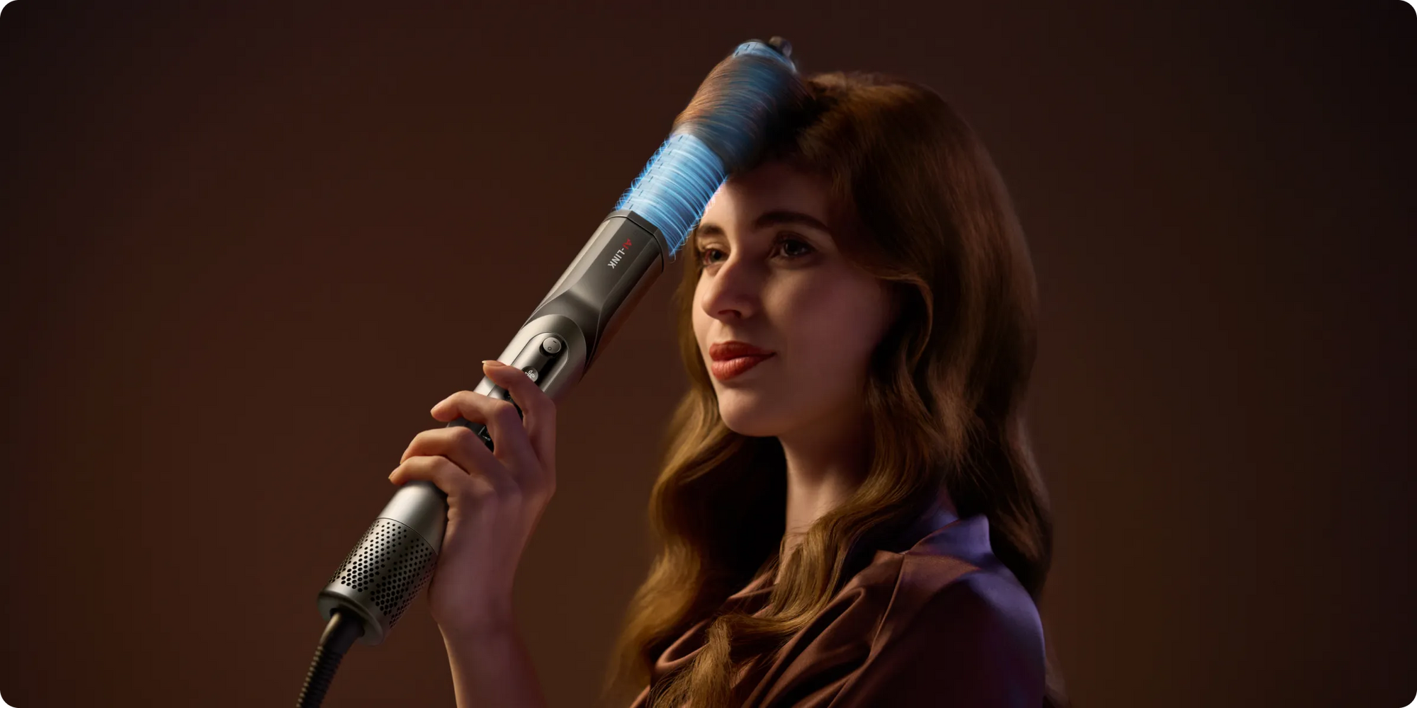 Dreame Dazzle-Haartrockner erzeugt sanfte Locken mit intelligenter Temperatursteuerung für langanhaltendes Styling.