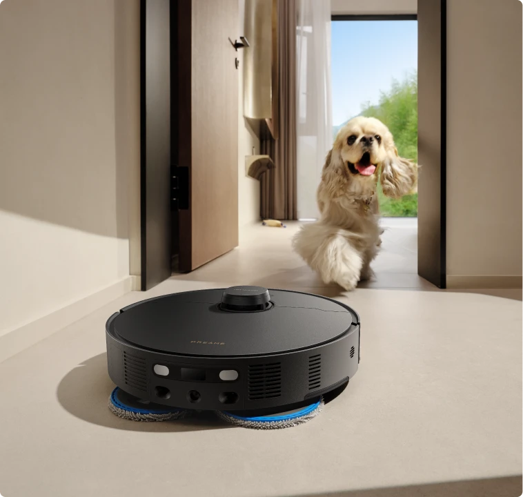 Dreame Matrix10 Pro Saugroboter Schwarz mit Haustier-Sprachinteraktion, spielerische Geräusche wecken die Aufmerksamkeit von Hunden und Katzen.