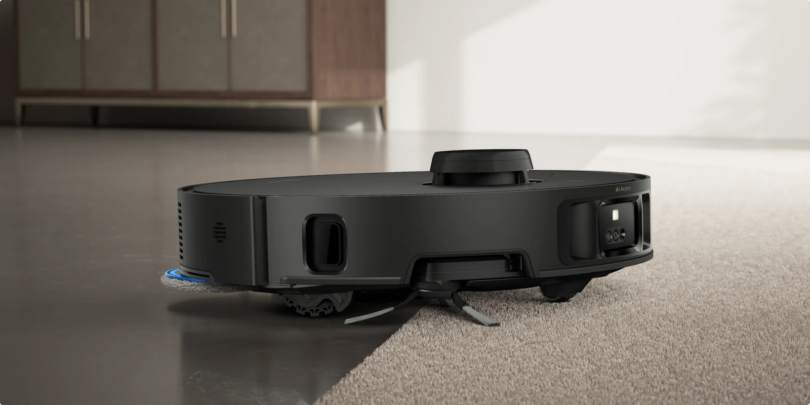 Dreame Matrix10 Pro Saugroboter Schwarz mit 10,5 mm Moppanhebung, Wischer-Pads heben sich automatisch beim Überfahren von Teppichen an.