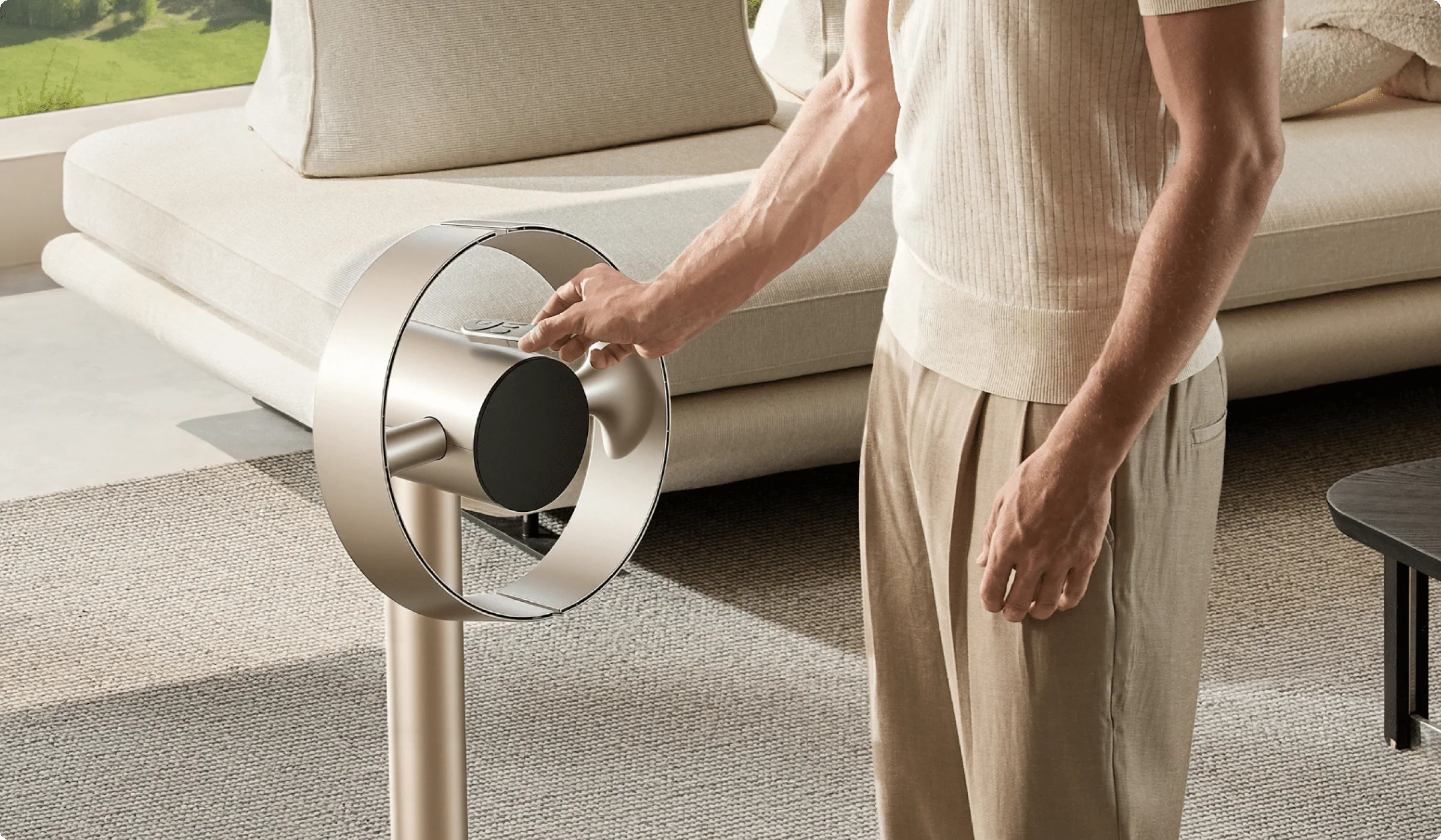 Dreame MF10 Flügelloser Ventilator: Magnetfernbedienung haftet direkt am Gerät und liegt immer griffbereit.