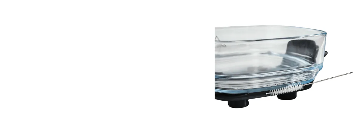 Dreame Tasti™ friteuse à air avec mini-brosse de nettoyage pour atteindre les zones difficiles d’accès.