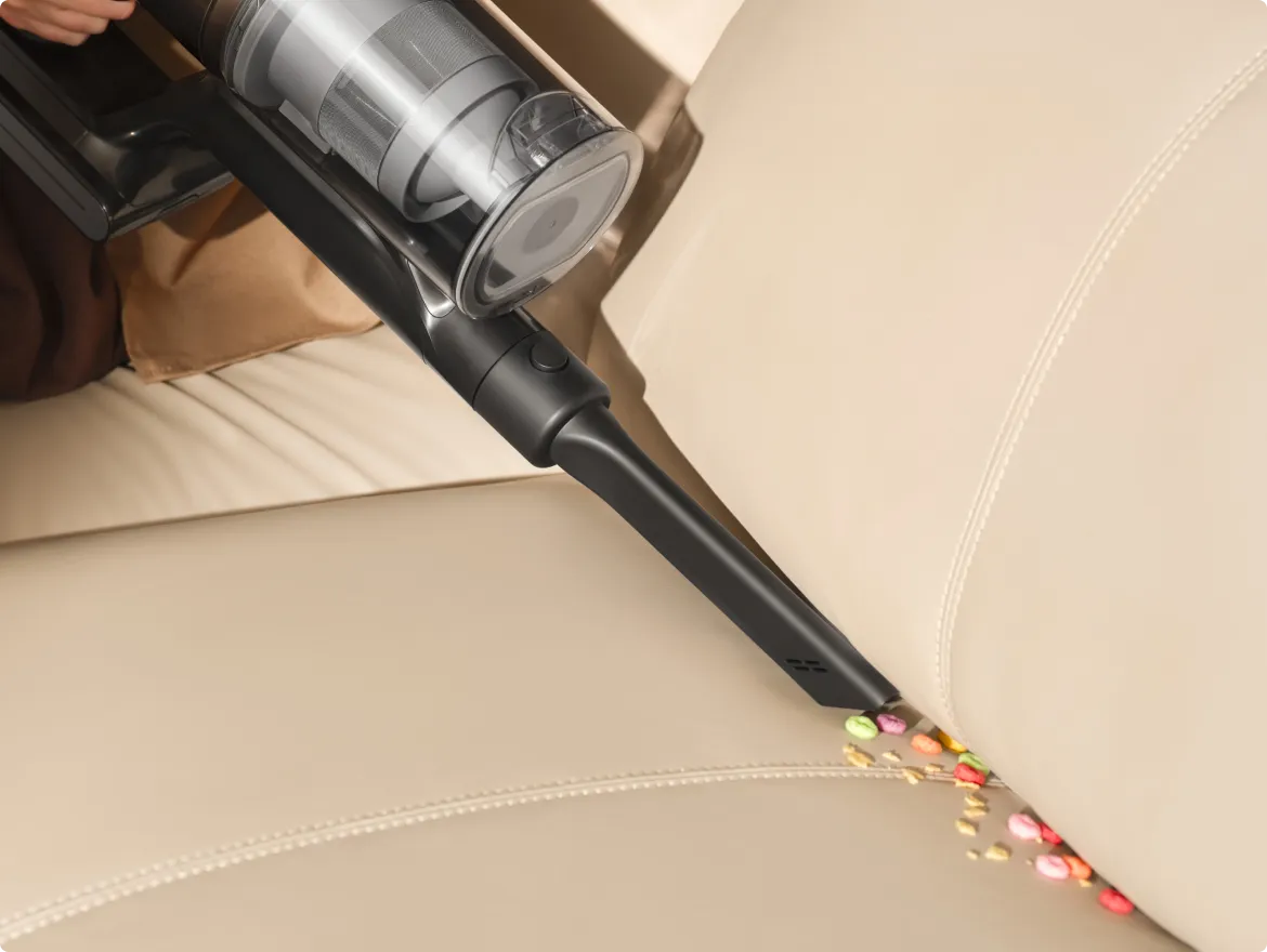 Dreame   Z30 Pro Aqua-A breites Kombinationswerkzeug reinigt Krümel von Autositzen und Flächen.