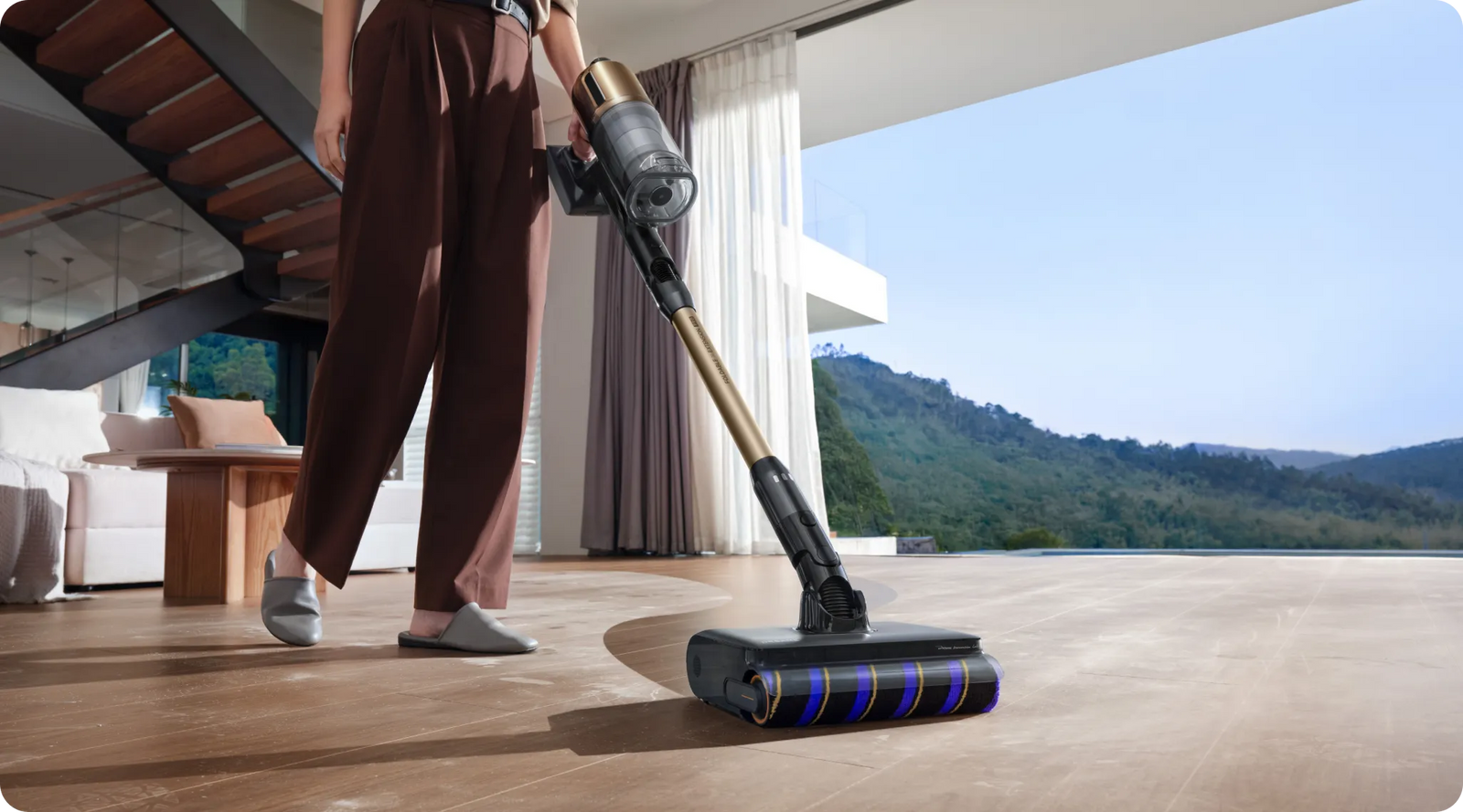 Dreame   Z30 Pro Aqua-A breites Kombinationswerkzeug reinigt Krümel von Autositzen und Flächen.